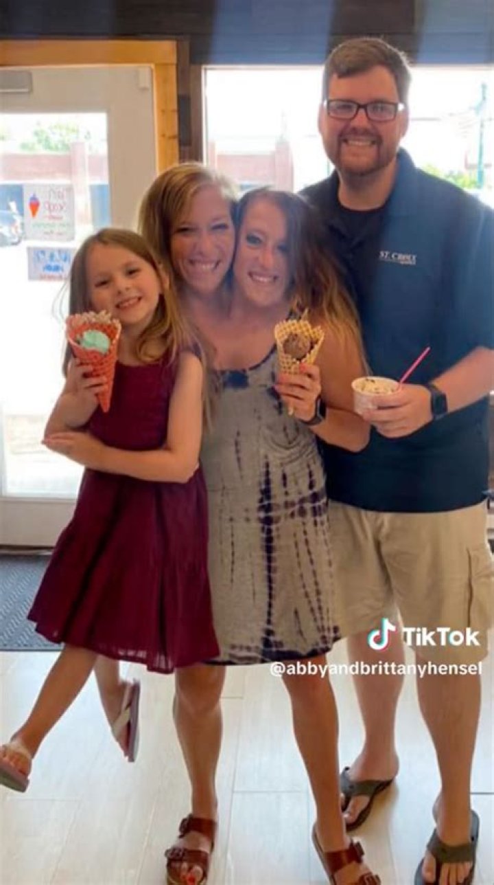 Are Abby And Brittany Hensel On Instagram? – Celebrity