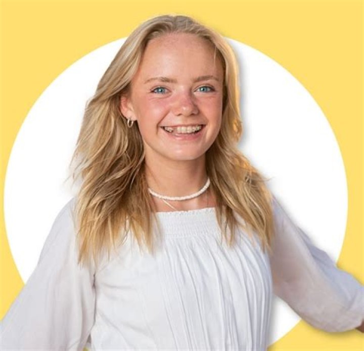 Bio, Facts, Family Life of Canadian YouTube Personality