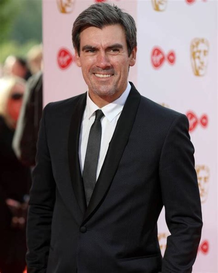 
Chas Dingle Height, Weight, Net Worth, Age, Birthday, Wikipedia, Who, Nationality, Biography 