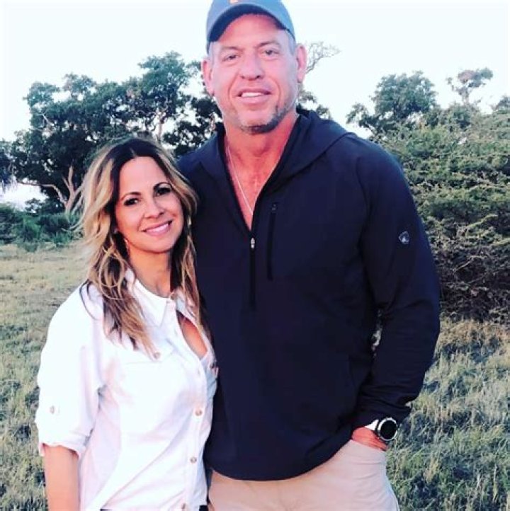 Does Troy Aikman Own A Ranch? – Celebrity