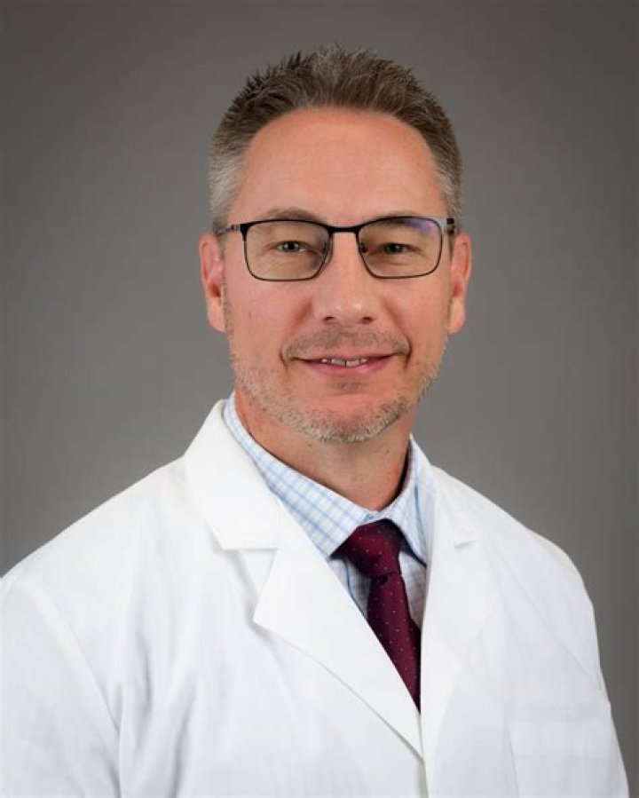 Dr. F Reynolds, MD – Chattanooga, TN