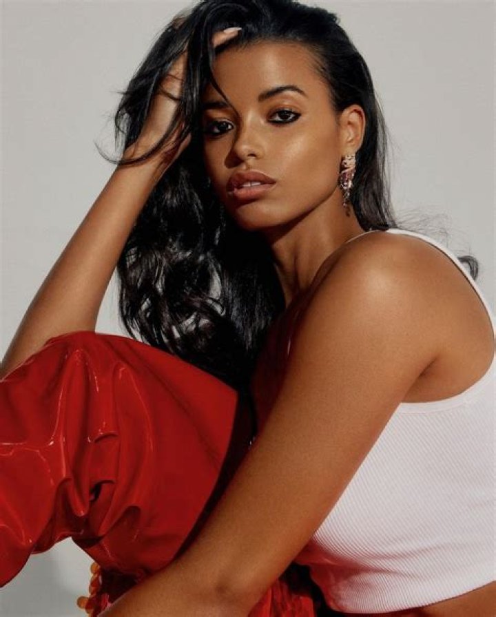 Ella Balinska Biography - Facts, Childhood, Family Life & Achievements