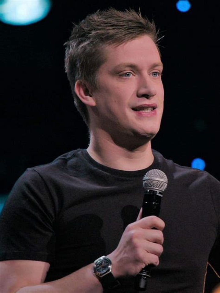 Is Daniel Sloss Married to Wife? Or Dating a Girlfriend? Kids.