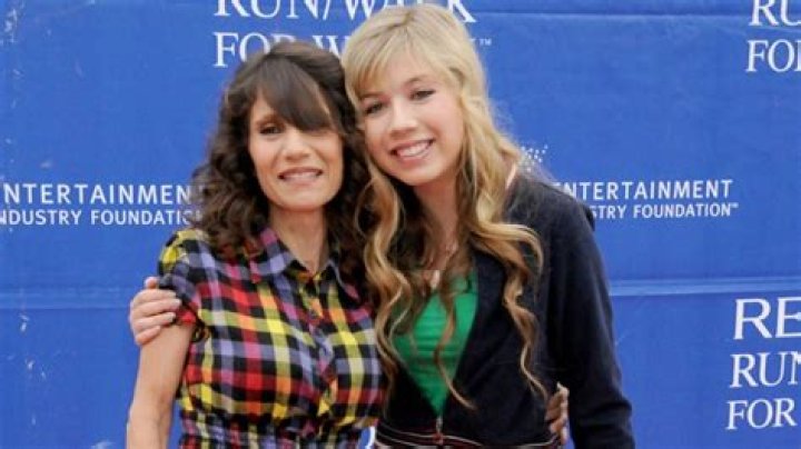 Jennette McCurdy Alleged That Debbie McCurdy, Her Deceased Mother, Would Force Her And Her Brother To Take Showers Together.