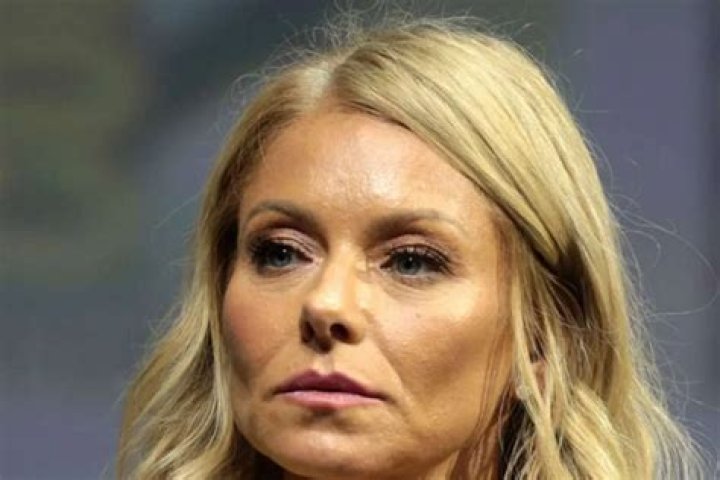 Kelly Ripa Outraged By College Admissions Scandal Involving Felicity Huffman And Lori Loughlin