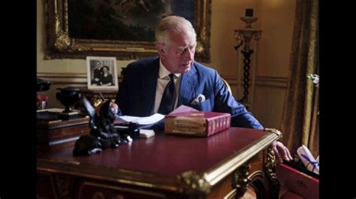 
King Charles New Official Photo Revealed, See How He’s Honoring His Parents 