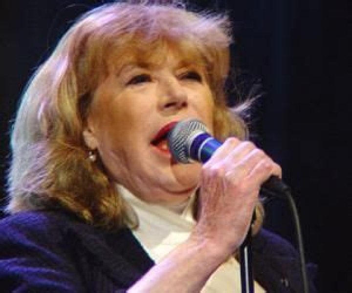 Marianne Faithfull Biography - Facts, Childhood, Family Life & Achievements of English Singer