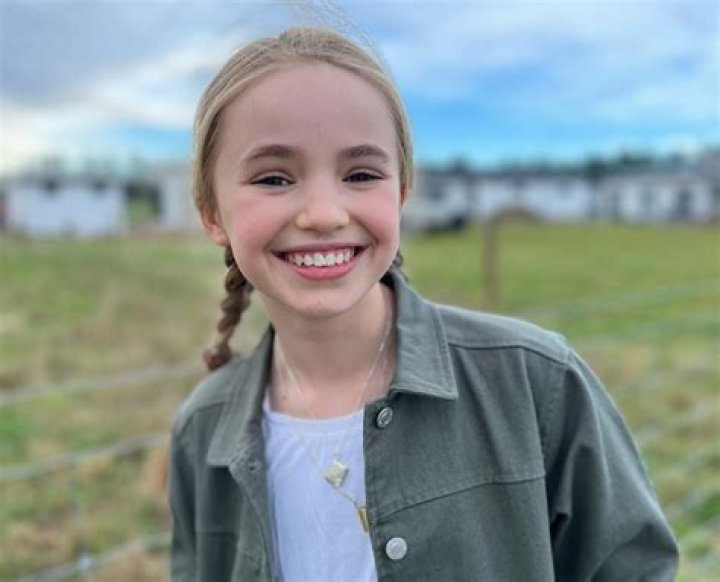 Nell Fisher Wiki, Age, Parents, Height & School