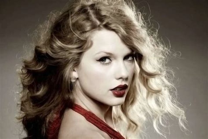 Taylor Swift Is Up For 10 VMAs This Year – She Has More Than Enough Reasons To Dance