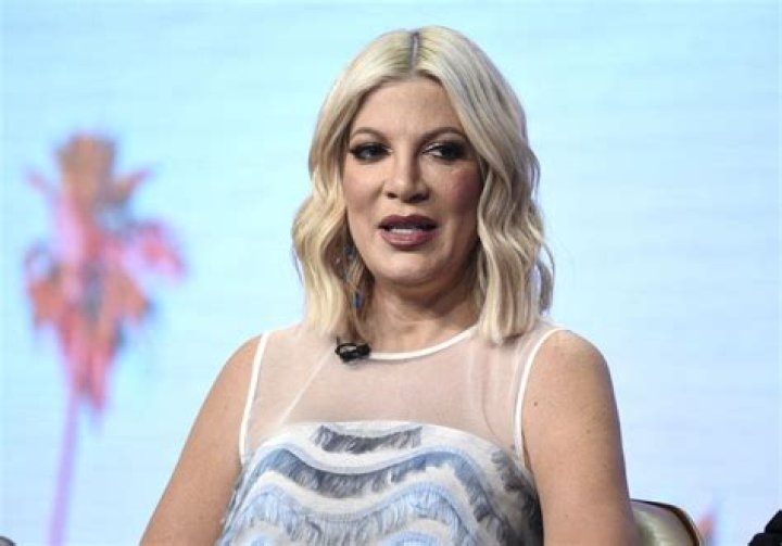 Tori Spelling Recalls Crying Over People Criticizing Her Looks On Beverly Hills 90210 – Check Out Her Message About Self-Confidence And Cyberbullying!