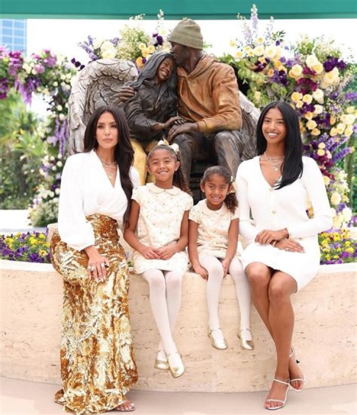 Vanessa Bryant’s Daughter, Natalia Poses In Front Of A Mural That Honors Kobe Bryant And Gianna