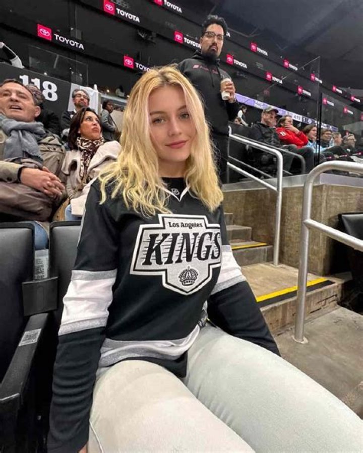 
Vera Dijkmans Height, Weight, Net Worth, Age, Wiki, Who, Instagram, Biography 