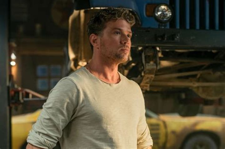 Was Ryan Phillippe in the Marines? – Celebrity