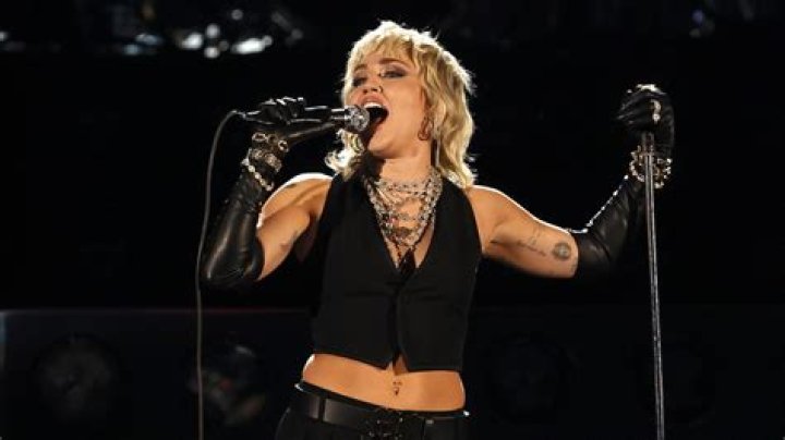 What happened to Miley Cyrus’ voice? Miley Cyrus voice change, explained