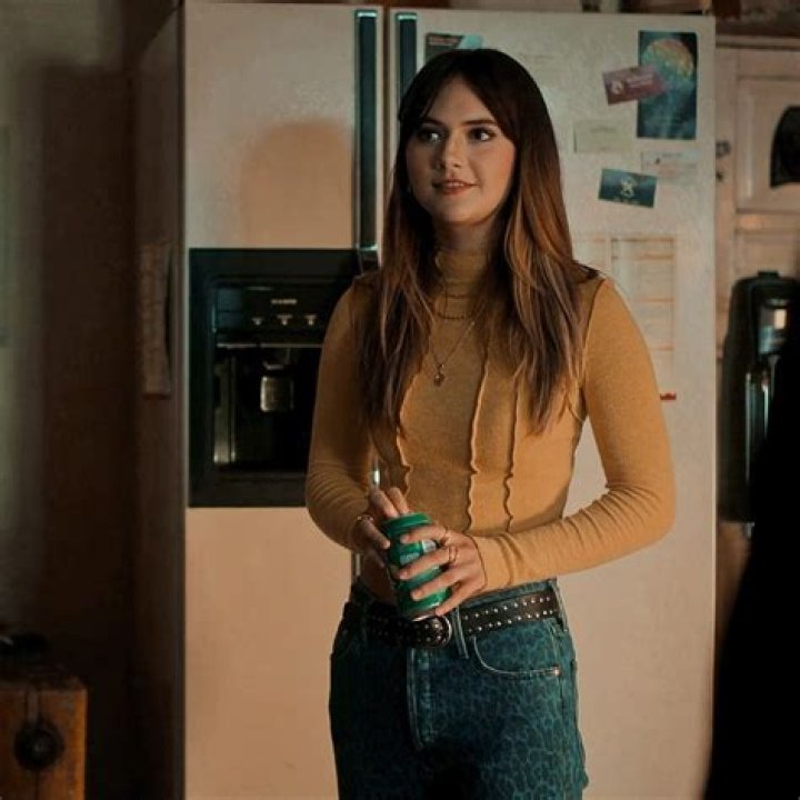 
What Is Emilia Jones Net Worth After Locke & Key? Does She Really Use Sign Language In Real Life? 