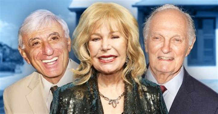 Which MASH actors are still alive today?