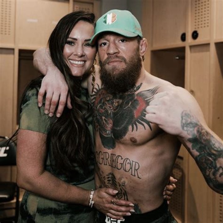 Who is Conor McGregor wife Dee Devlin?