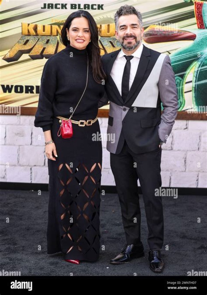 Who is Omar Chaparro wife Lucia Ruiz de la Peña?