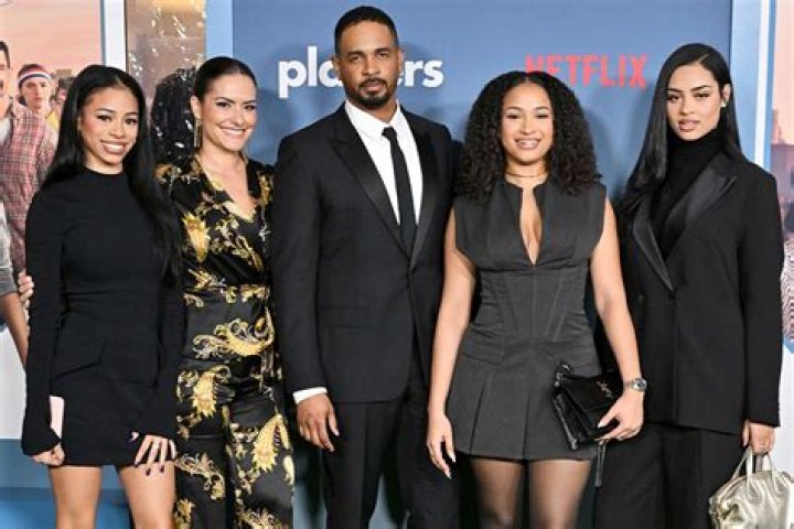 Who plays Damon’s mom in TVD?